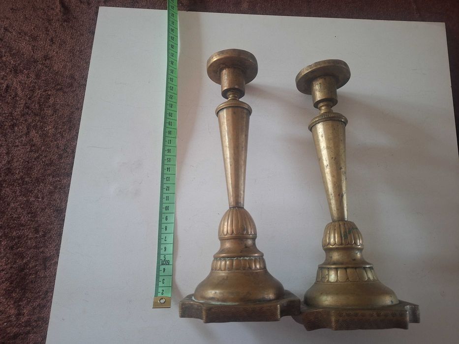 Świeczniki różnych rozmiarów