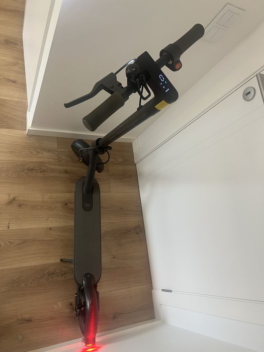 Trotinete Elétrica Xiaomi Mi Electric Scooter Essential