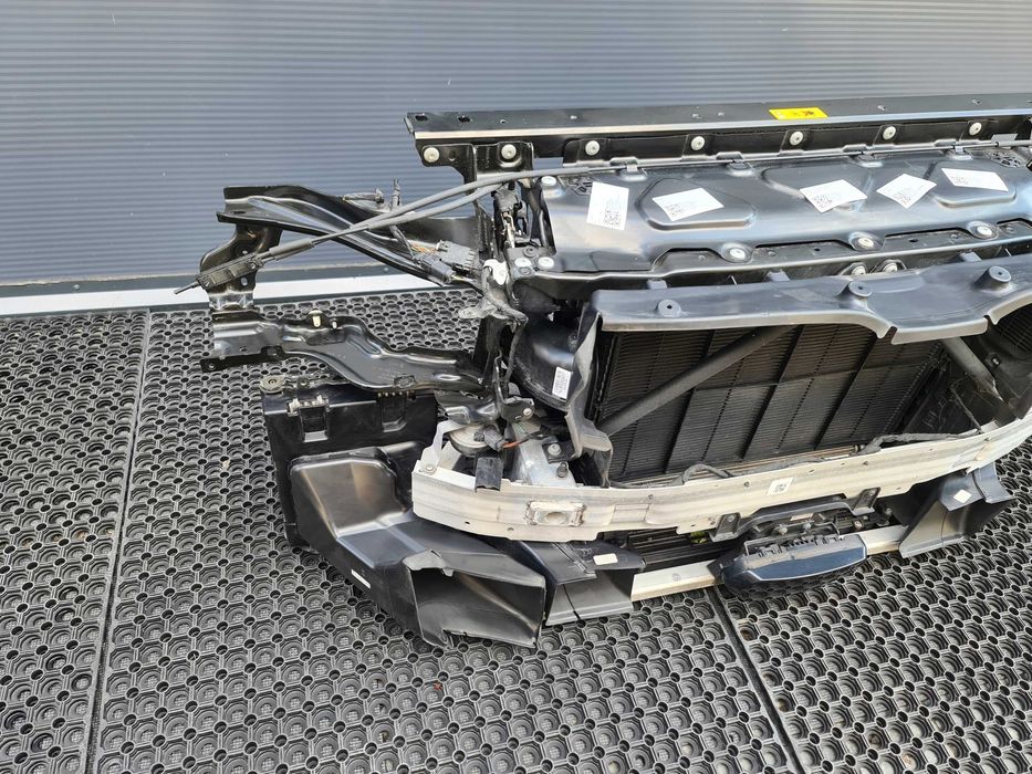 BMW XM G09 Передня панель телевізор радіатори