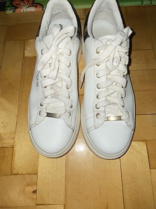 Жіночі кросівки Guess Vibo (модель FL7RNOFAL12)