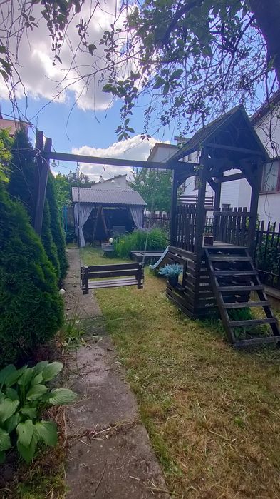 Plac zabaw dla dzieci, zjeżdżalnia, huśtawka