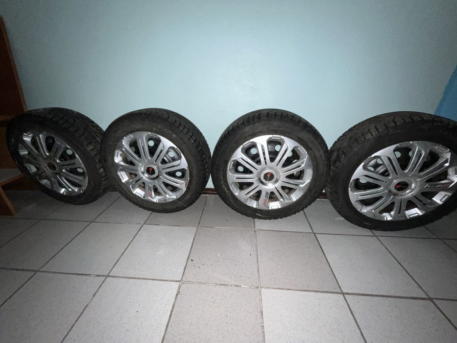 Продам комплект зимових коліс 185/65 R15