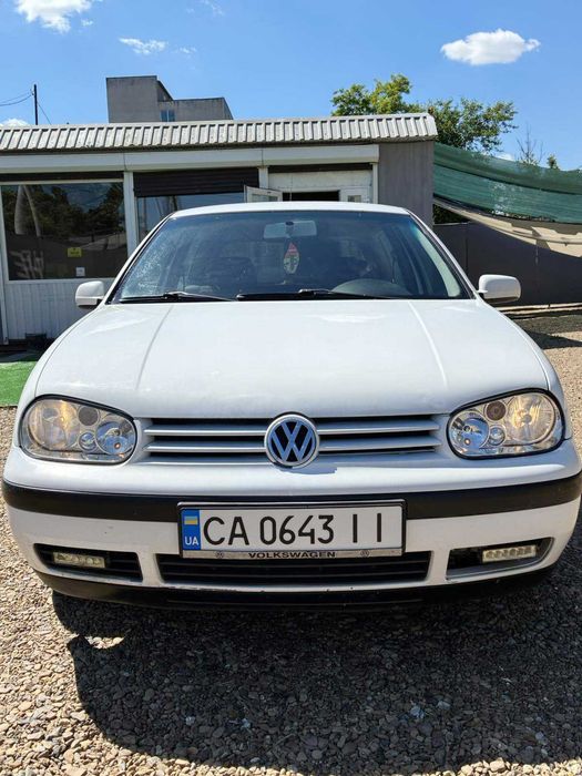 Volkswagen Golf4 хэтчбэк  (1,4 бензин 2000 год)