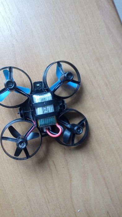 Mini dron dla młodzieży.