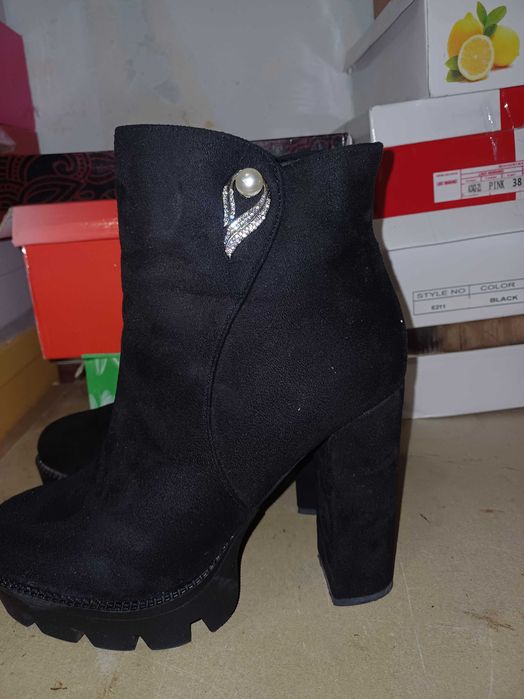 Продам нові жіночі ботильйони