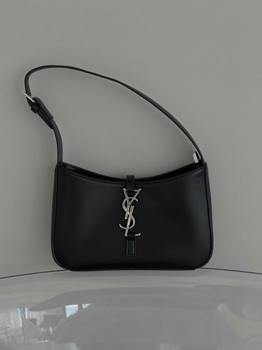 Женская сумка клатч Yves Saint Laurent Le 5 A 7 гладкий на плечо Лоран