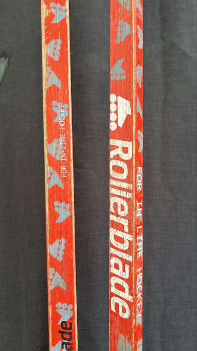 2 sticks de hochey de patins em linha