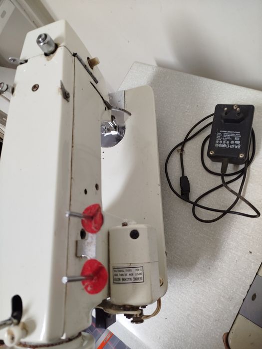 Máquina de costura Refrey