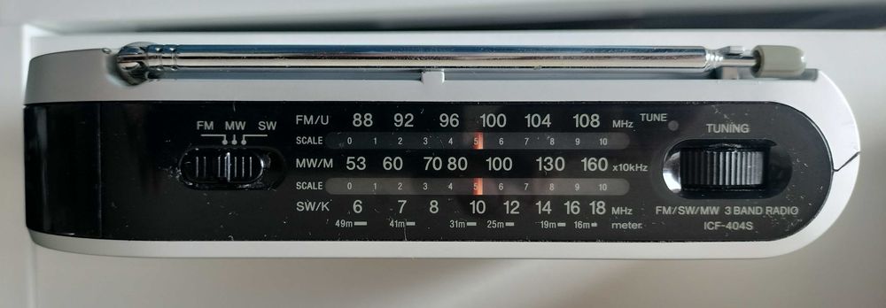 Rádio portátil Sony ICF-404S