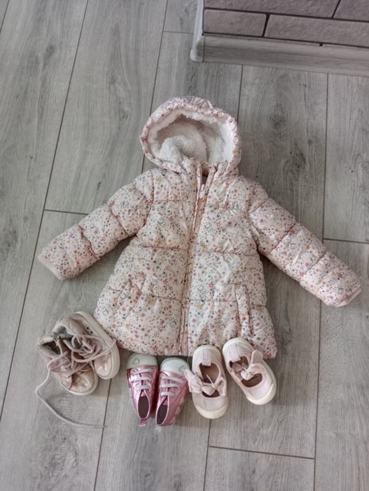 Куртка та взуття для дівчаток