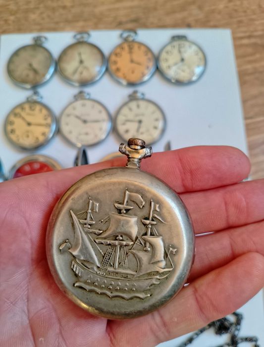 Советские карманные часы Молния Парусник