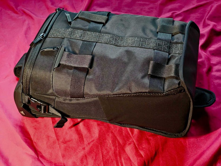 Продам оригинальный рюкзак  от бренда Lenovo серия Legion