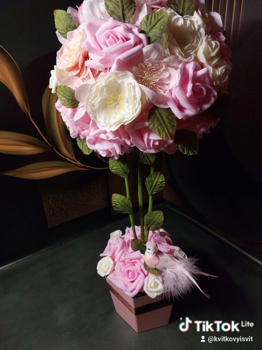 Квіти немов живі.