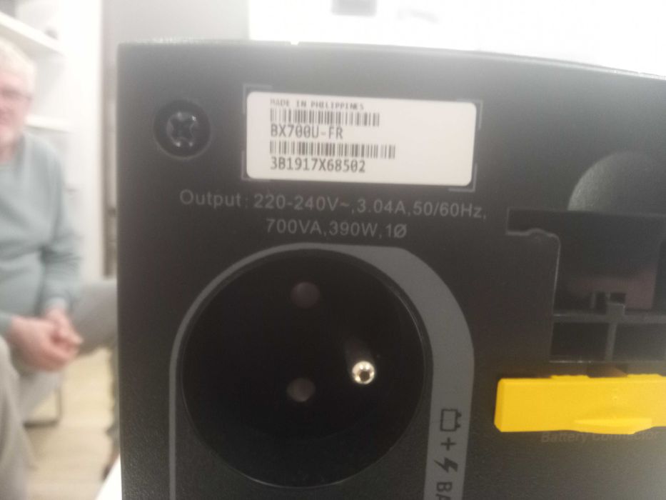 zasilacz awaryjny UPS APC Back-UPS 700 (BX700U-FR).
