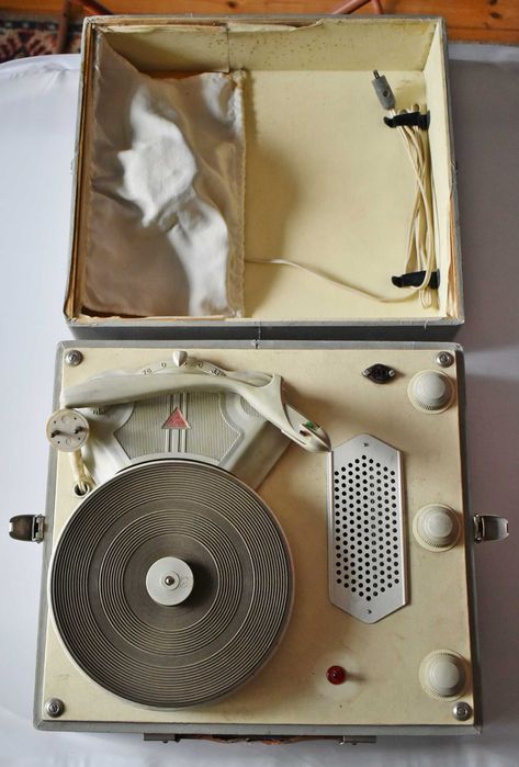 Polski gramofon walizkowy Bambino