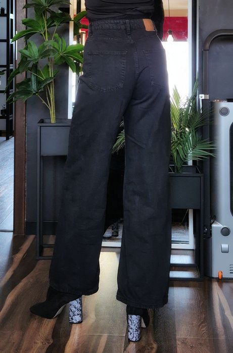 Czarne jeansy wide leg