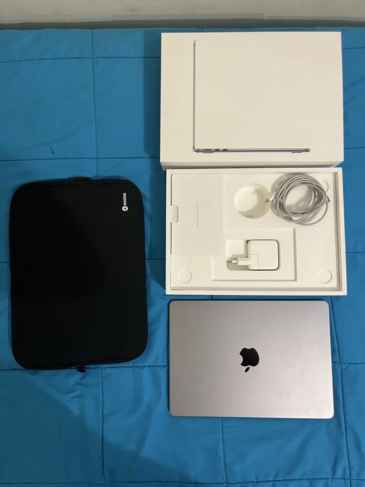 MacBook Air M3 2024
