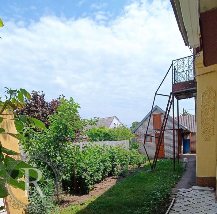 Продаж просторого будинку для двох сімей у Луцьку | 2 кухні | 2 входи | гараж