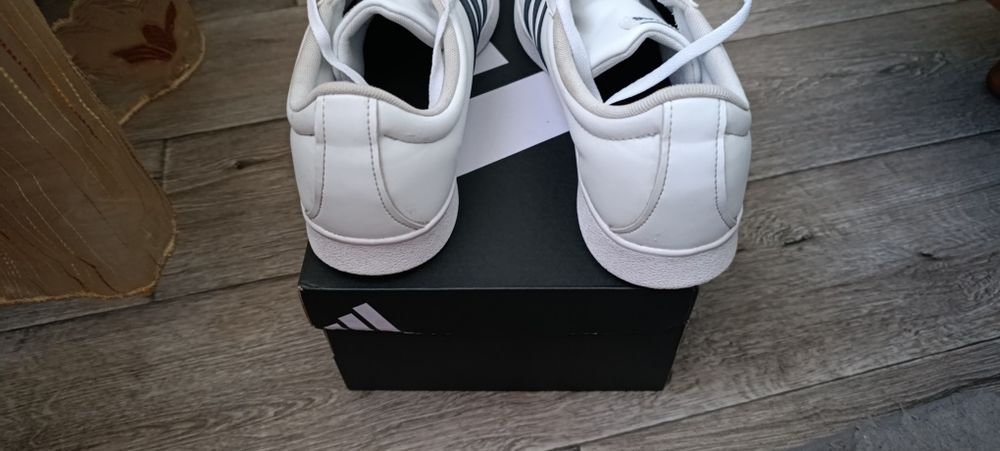 Продам чоловічі низькі кеди Adidas