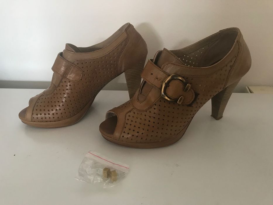 Sapatos Castanhos Camel Nº 37 como NOVOS