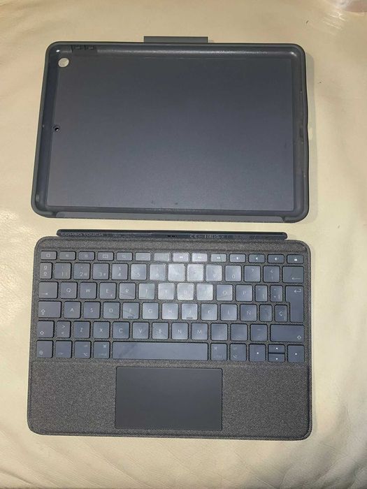 Teclado Logitech Combo para iPad (7.ª, 8.ª, 9.ª geração