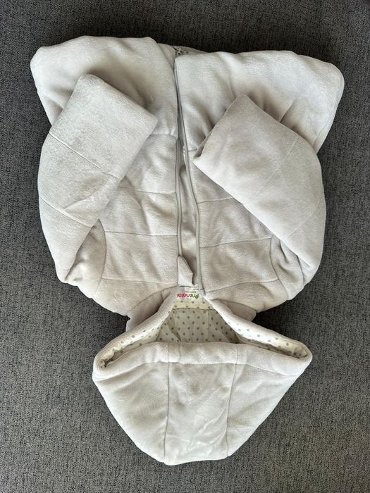 Lote de 15 peças de roupa de bebé dos 0-3