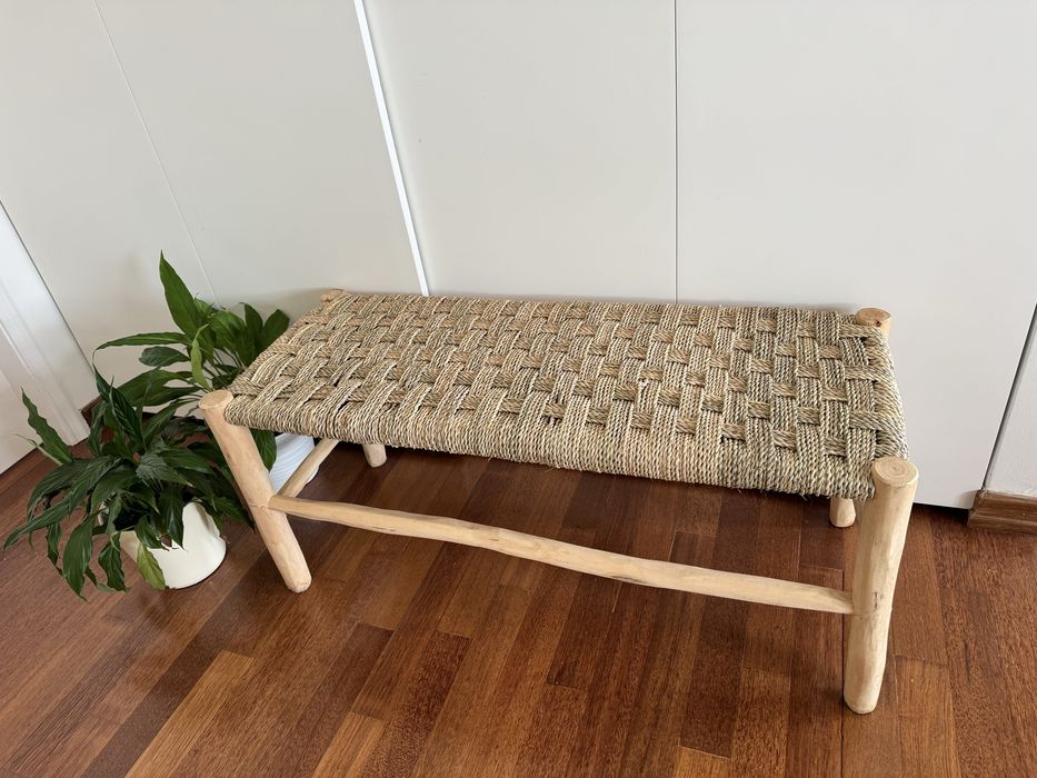 Banco de madeira maciça trançada, artesanato marroquino