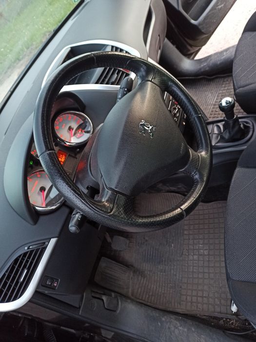 Peugeot 207 1.6  * Klimatyzacja * Dach Panoramiczny *