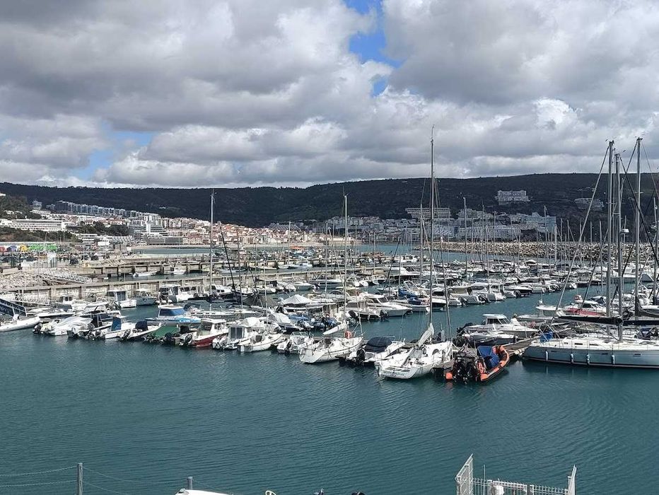 AP Isamar-T1, Centro a 50 metros da Praia Ouro, Sesimbra - Garagem Disponível, Maio, Junho e Setembro