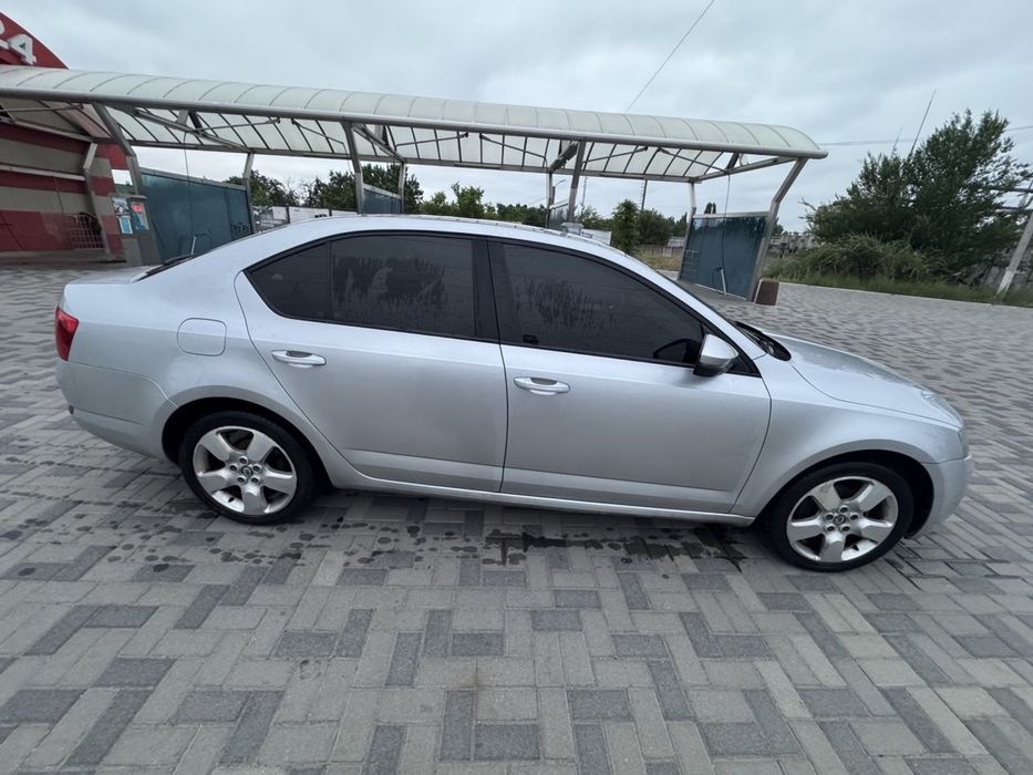 Skoda Octavia A7 2.0 дизель 6ст мех
