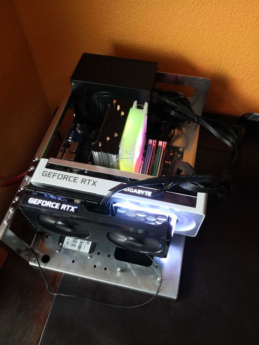 Otwarta obudowa PC- FLAT - surowa. Dostępne od ręki - test bench