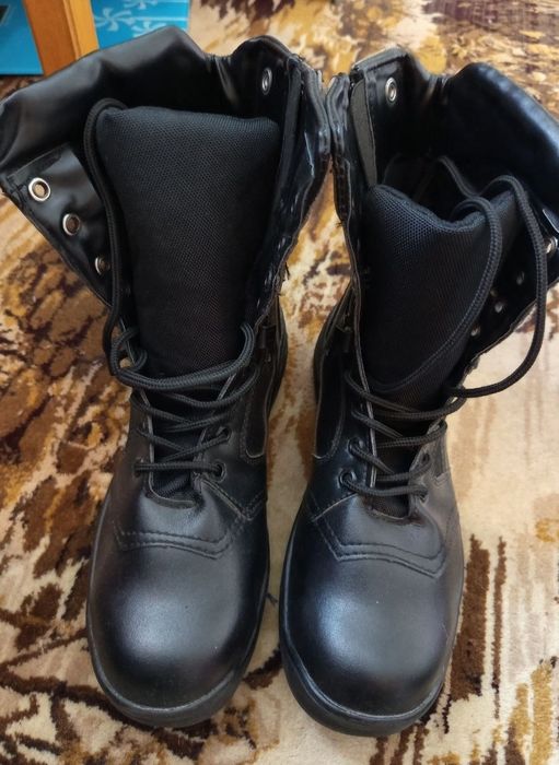 Продам нові берці.