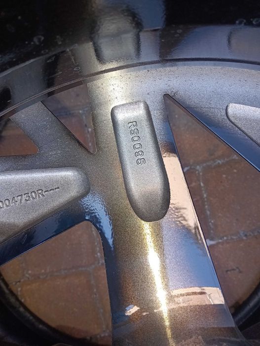 Oryginalna felga od Renault 7.5jx19 ch5-is35