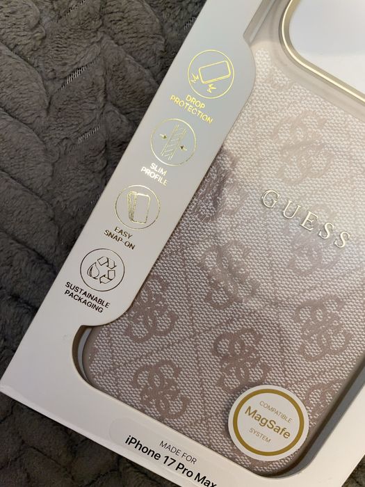 Guess różowy Etiu case iphone 17 Pro Max