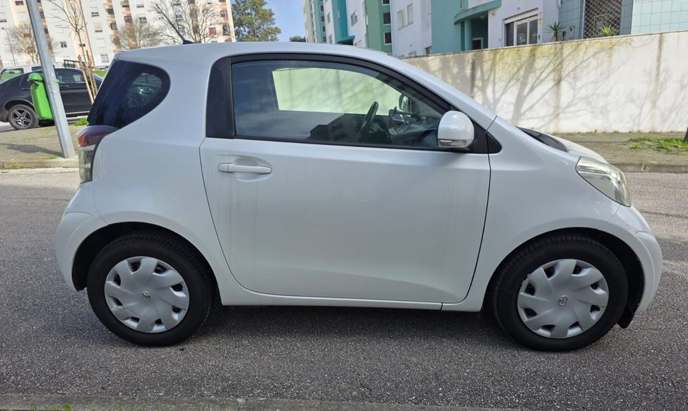 Toyota iQ 1.0 VVT-i   2010  Único Dono