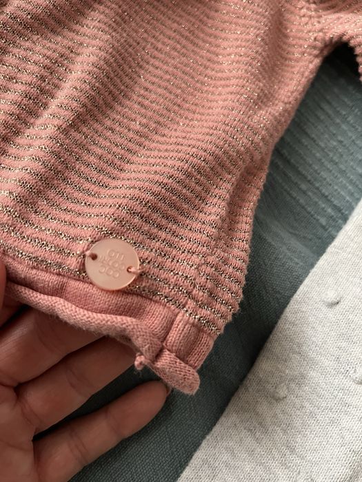 Dwa sweterki Coccodrillo r. 98 złota nitka