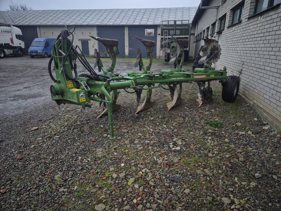 Pług Amazone Cayros 4 skibowy.