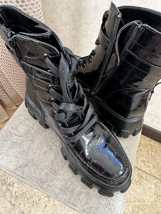 Ботінки жіночі лакові