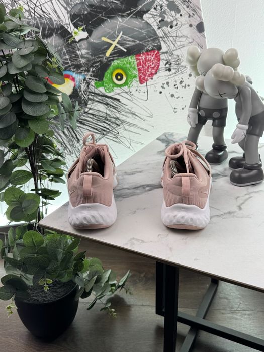 Кросівки Nike Renew 40 розмір Е7660