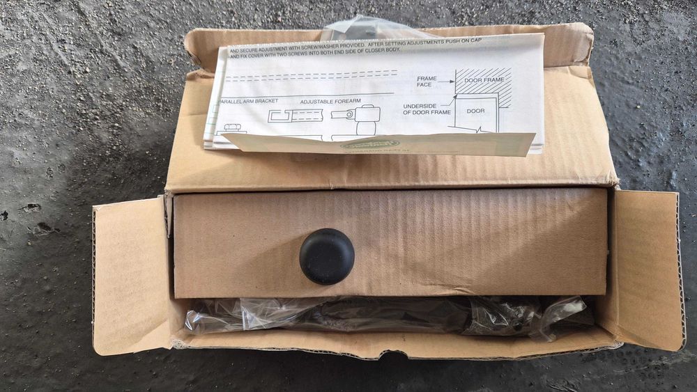 Samozamykacz do drzwi Henderson door closer