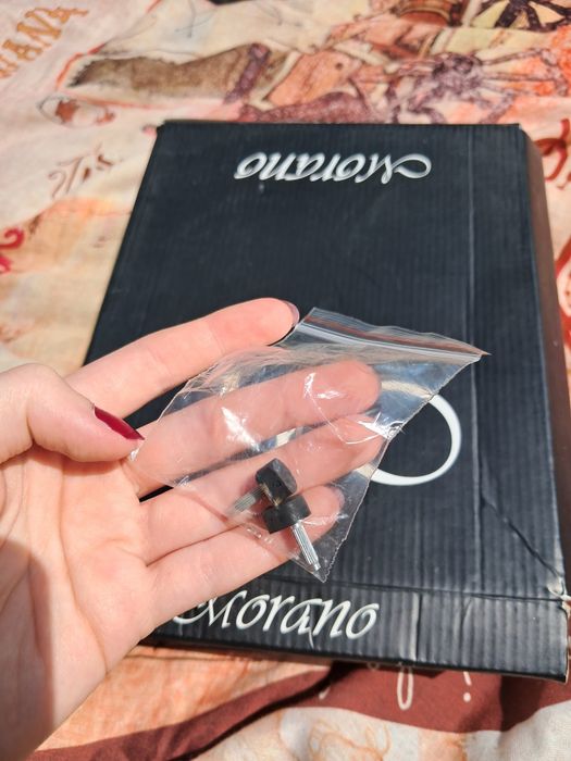 Satynowe buty na obcasie, Morano