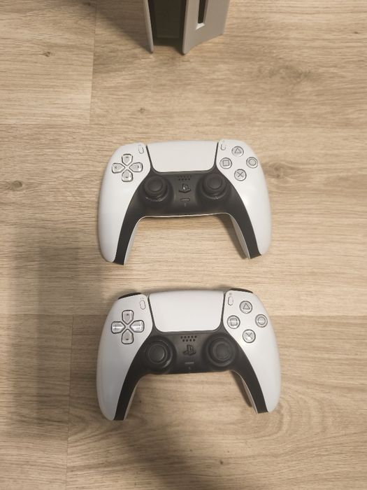 PlayStation 5 + 2 comandos + GTA5