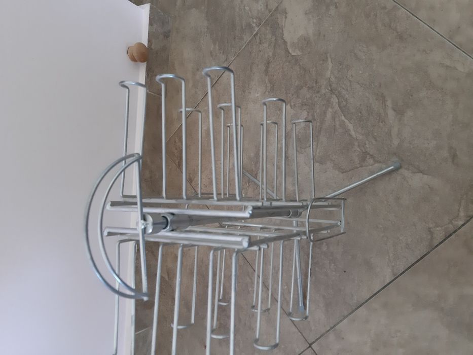 Okazyjnie sprzedam Karuzele na lakiery do paznokci