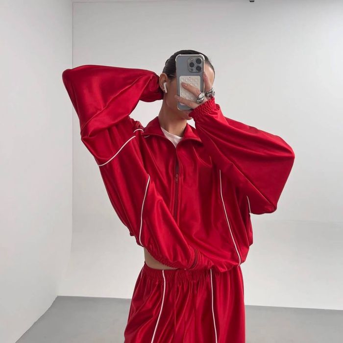 Жіночий спортивний костюм з атласу, оверсайз кофта + широкі штани