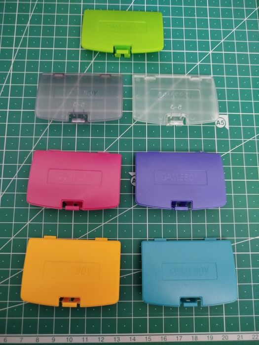 Gameboy Color tampas das pilhas