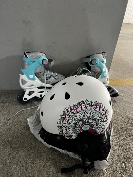 Patins em linha de crianca com capacete e proteções