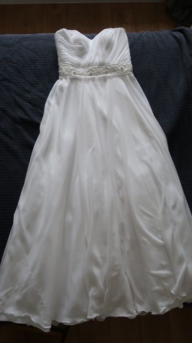 Minimalistyczna suknia ślubna