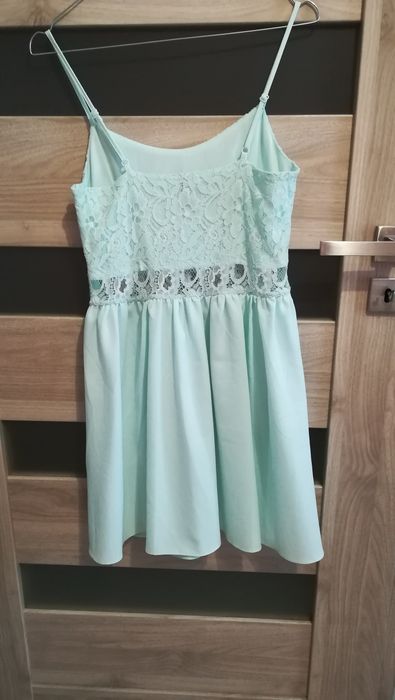Miętowa sukienka koronkowa