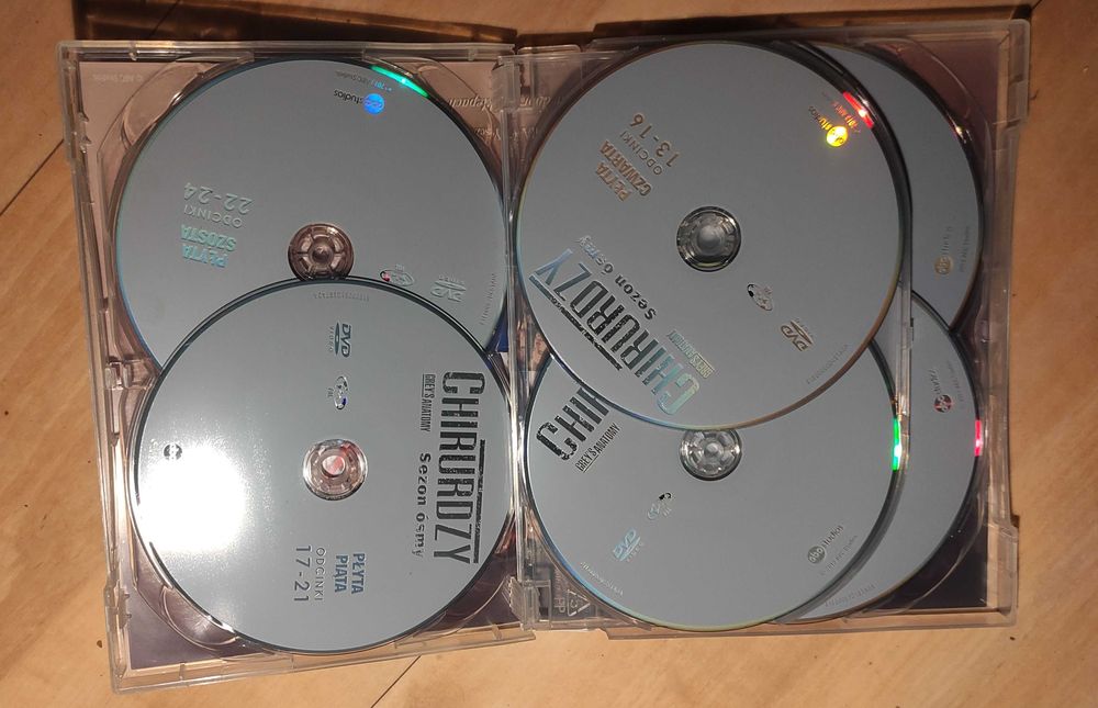 Film na DVD "Chirurdzy" sezon ósmy, 6 płyt 24 odcinki