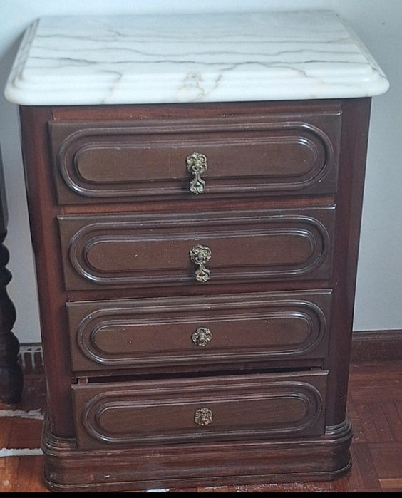 Cama solteiro e mesa cabeceira 4 gavetas mogno
